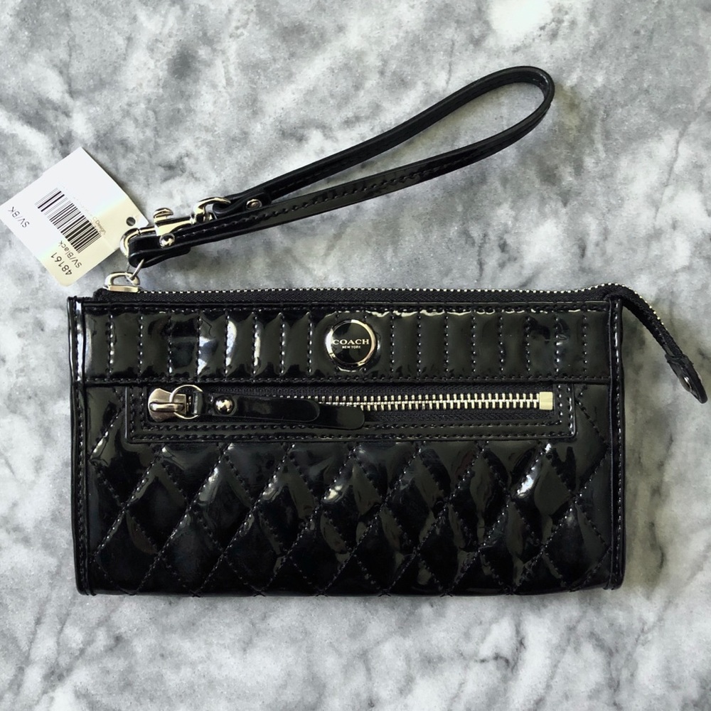NWT Coach Patent Leather Wristlet 🖤